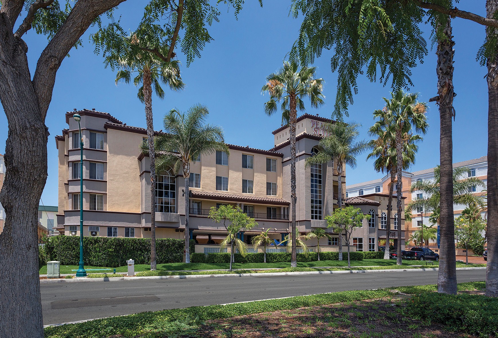 Peacock Suites - World Rainbow Hotels 